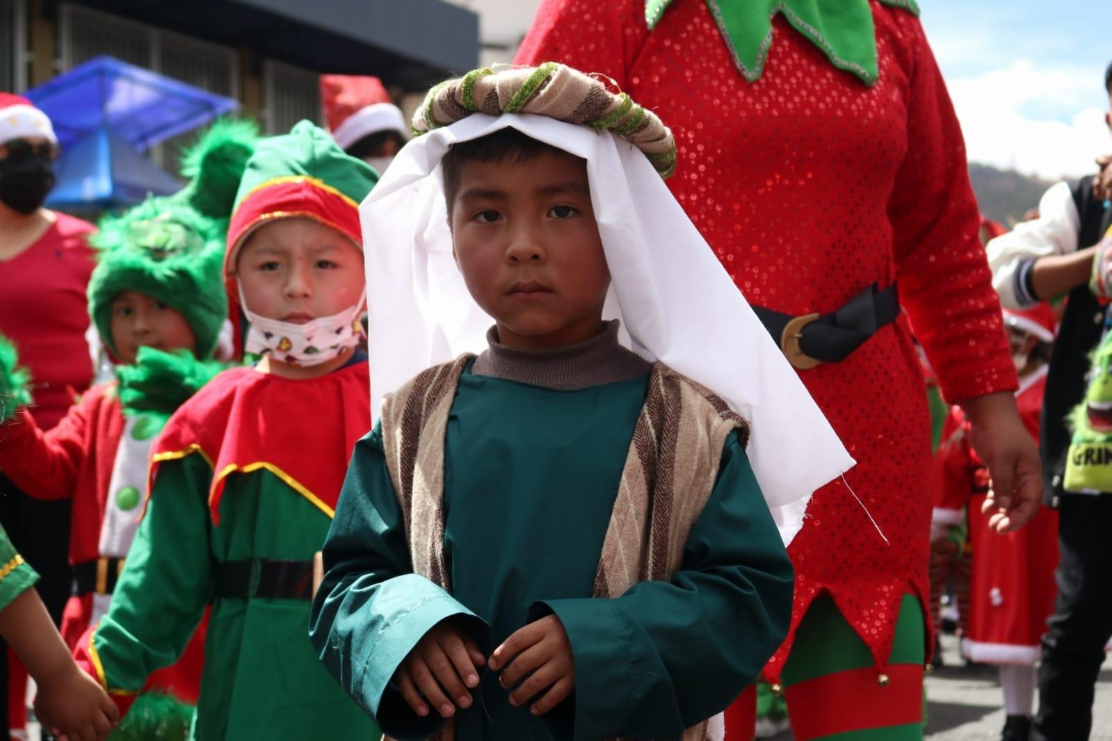 Así se vive el Desfile Navideño de Mil Colores en La Paz Urgentebo